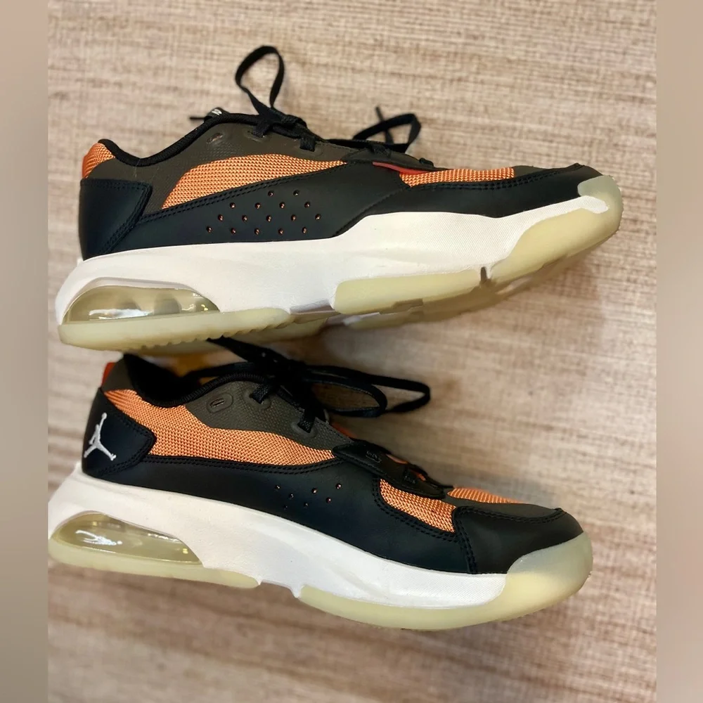 Air Jordan 200E Men’s 10 / Women’s 11 | Black & Curry Orange Sneakers | Like New